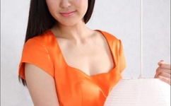 小伙化装成女中学生